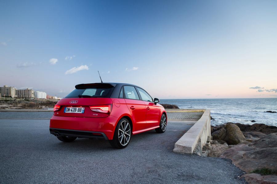  Audi A1 Sportback TFSI S-Line (8X) 2014 года  (WW) (фото 17 из 30)